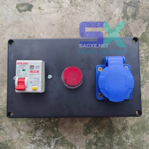 Ổ cắm tiếp địa sạc xe điện VINFAST tại nhà có trang bị Aptomat chống giật RCBO DELIXI 32A, có đèn báo nguồn