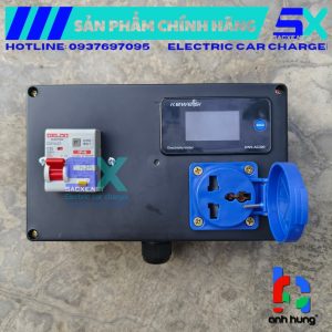 Ổ cắm điện sạc xe điện Wuling tại nhà có màn hình thông số KEWEISI AC300, trang bị Aptomat chống giật RCBO DELIXI 32A, có đèn báo VOLT
